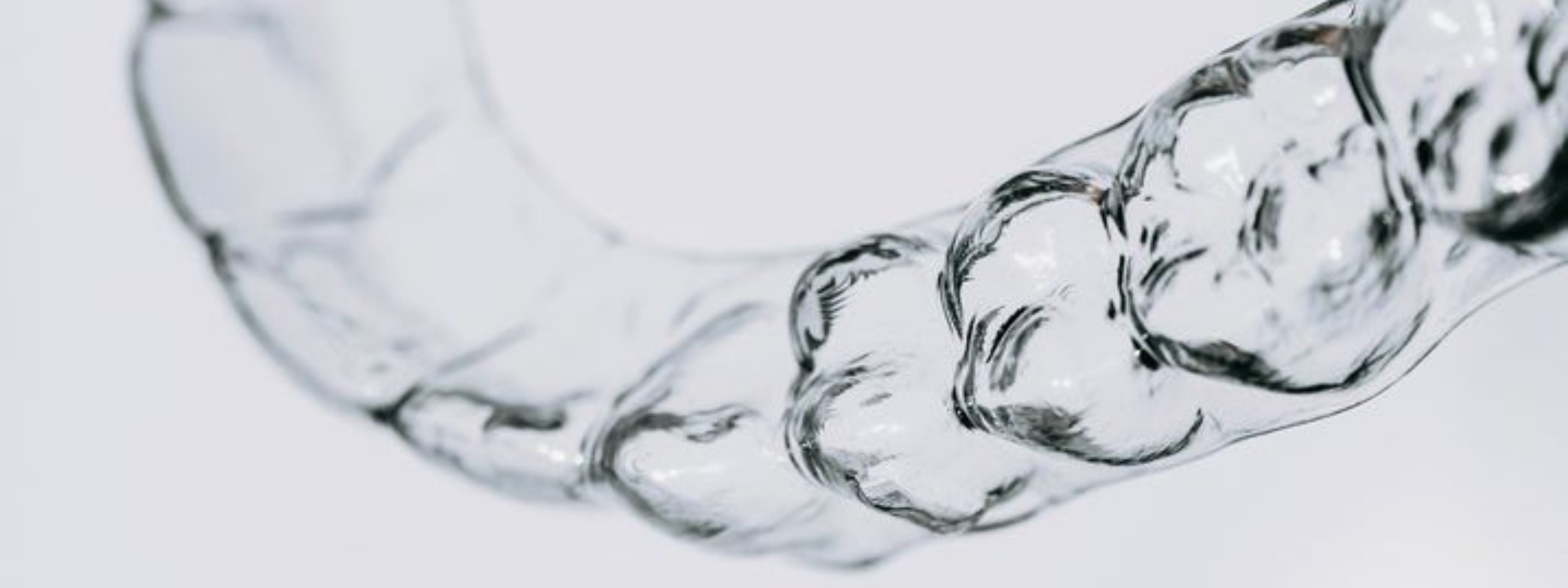 How to Clean Your Aligners Properly: Dentist-Approved Guide for Crystal-Clear Results